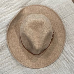 Wide brim hat